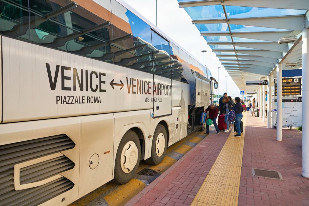 bus flughafen venedig